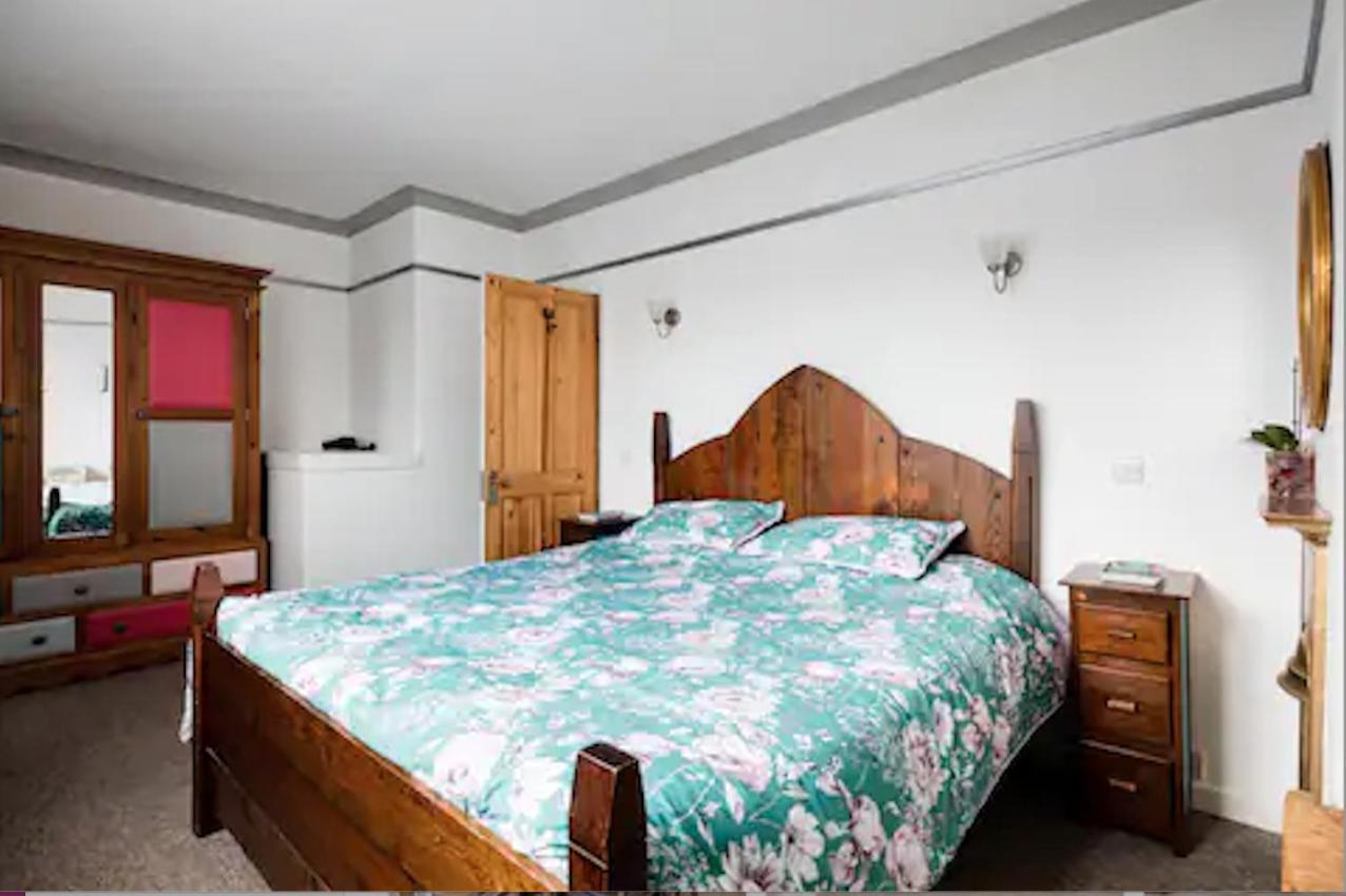 Lovely Three Bedroomed House, Parking 2 Cars London Kültér fotó