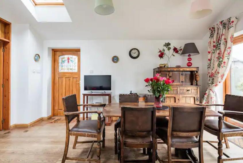 Lovely Three Bedroomed House, Parking 2 Cars London Kültér fotó
