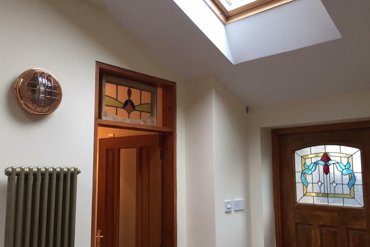 Lovely Three Bedroomed House, Parking 2 Cars London Kültér fotó
